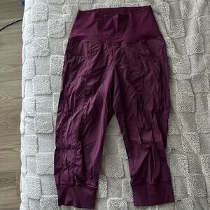 Size 6 cropped jogger pants Lululemon